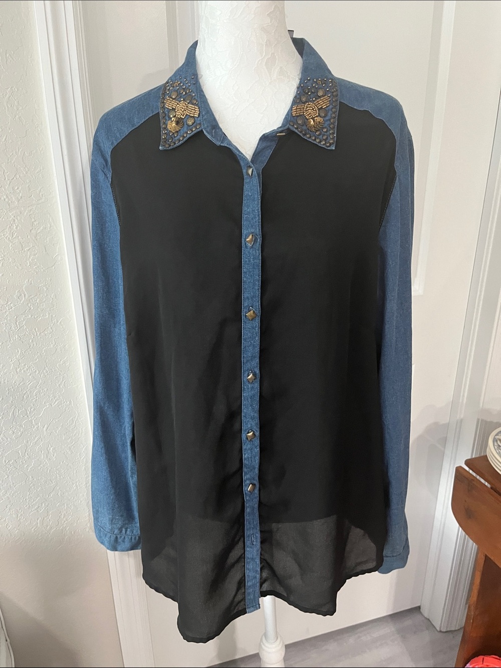 Bandolino Jeans Denim & Black Sheer Button Up shirt Embellished Western Collar